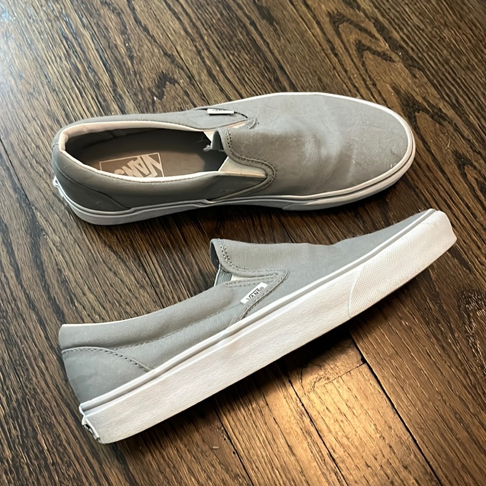 NWT (new with tags) gray vans size:11